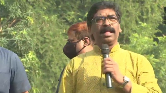 Jharkhand chief minister Hemant Soren speaks at a gathering. (ANI Twitter) 