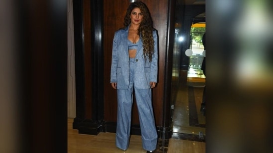 When it comes to makeup, Priyanka Chopra instantly grabs eyeballs. The actress opted for a bold maroon shade of lipstick that beautifully defines her lips, kohled eyes, mascara, and perfectly contoured cheeks with a tint of blush. (HT Photos/Varinder Chawla)