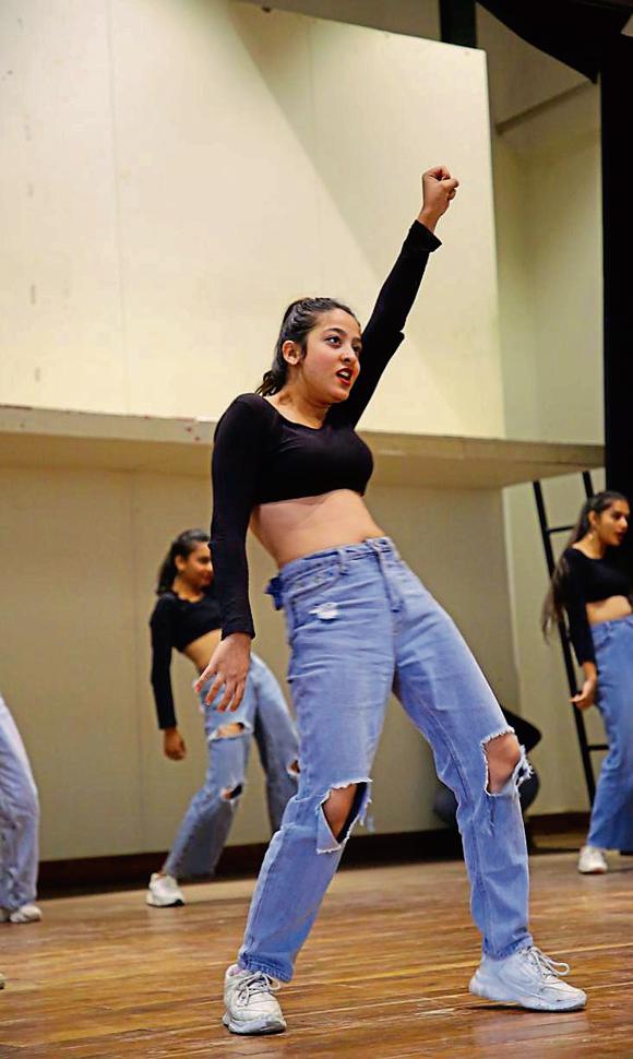 A member of Tanz, western dance society of Miranda House shakes a leg at the orientation. (Photo: Manoj Verma/HT) A member of Tanz, western dance society of Miranda House shakes a leg at the orientation. (Photo: Manoj Verma/HT)