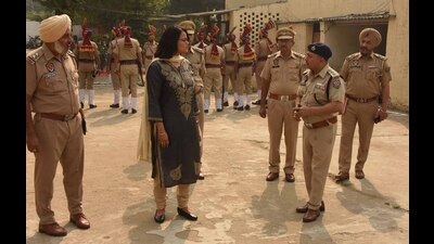 Additional director general of police, railways, Shashi Prabha Dwivedi, during her maiden visit to the Ludhiana railway station on Friday. (Gurpreet Singh/HT) Additional director general of police, railways, Shashi Prabha Dwivedi, during her maiden visit to the Ludhiana railway station on Friday. (Gurpreet Singh/HT)