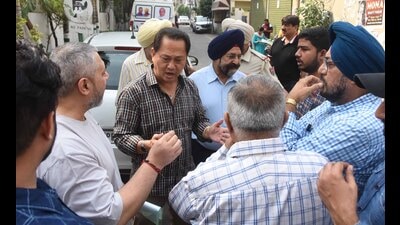 Members of market associations outside MLA Gurpreet Gogi’s office in Ludhiana on Thursday. (HT Photo) Members of market associations outside MLA Gurpreet Gogi’s office in Ludhiana on Thursday. (HT Photo)