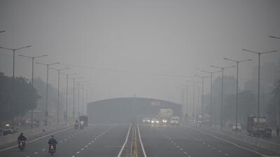 The Gurugram-Sohna elevated road on smoggy Friday morning. The city’s air quality index was 416 on Friday. (Parveen Kumar/ HT) The Gurugram-Sohna elevated road on smoggy Friday morning. The city’s air quality index was 416 on Friday. (Parveen Kumar/ HT)