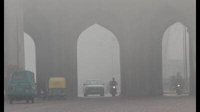 Smog enveloped the state capital on Friday morning and evening. (Deepak Gupta/HT Photo) Smog enveloped the state capital on Friday morning and evening. (Deepak Gupta/HT Photo)