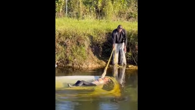 Man saves woman from drowning. (Instagram/@cristianopiquet)