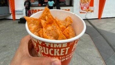 The image shows the 'Samosa corners' launched by an eatery after getting inspired by a Twitter poll. (Twitter/@shreyas)