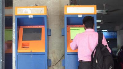 Kalyan, India –Sept. 06, 2017: Long queue of commuters for ticket due to five ATVM machines at Kalyan railway station is not functioning in kalyan, India, on Wednesday Sept06, 2017. (Photo by Rishikesh Choudhary/ Hindustan Times) Kalyan, India –Sept. 06, 2017: Long queue of commuters for ticket due to five ATVM machines at Kalyan railway station is not functioning in kalyan, India, on Wednesday Sept06, 2017. (Photo by Rishikesh Choudhary/ Hindustan Times)