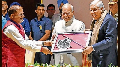Panjab University vice-chancellor Raj Kumar presents a memento to Vice-President Jagdeep Dhankhar as Punjab governor Banwari Lal Purohit (centre) looks on, at the varsity’s alumni meet at on Friday. (Ravi Kumar/HT) Panjab University vice-chancellor Raj Kumar presents a memento to Vice-President Jagdeep Dhankhar as Punjab governor Banwari Lal Purohit (centre) looks on, at the varsity’s alumni meet at on Friday. (Ravi Kumar/HT)