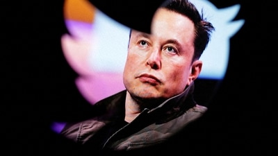 Elon Musk calls himself Twitter Complaint Hotline Operator. . (Reuters)