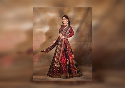 Give your outfit a luxury touch like Madhuri Dixit's lehenga featuring neatly tucked dupatta on a side with a thick border. (Instagram/@madhuridixitnene) Give your outfit a luxury touch like Madhuri Dixit's lehenga featuring neatly tucked dupatta on a side with a thick border. (Instagram/@madhuridixitnene)