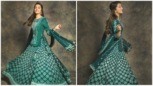 If you want to look all dazzling and fancy then hold your dupatta across your waist like Shraddha Kapoor. (Instagram/@Shraddhakapoor) If you want to look all dazzling and fancy then hold your dupatta across your waist like Shraddha Kapoor. (Instagram/@Shraddhakapoor)