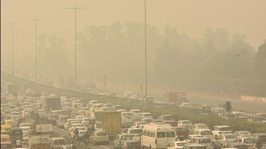 The AQI in Delhi-NCR entered the severe category on Thursday. (Hindustan Times)