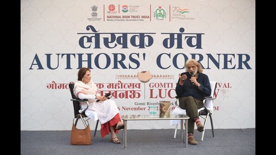 Filmmaker Muzaffar Ali in conversation with author Sathya Singh at the Gomti Book festival in Lucknow on Friday. (HT Photo)