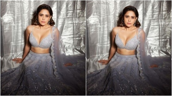 Assisted by makeup artist Vardan Nayak, Nushrratt decked up in nude eyeshadow, black eyeliner, mascara-laden eyelashes, drawn eyebrows, contoured cheeks and a shade of nude lipstick. (Instagram/@nushrrattbharuccha)