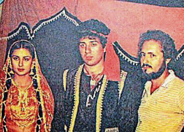 Umesh has directed both Dharmendra and Sunny Deol. Seeen here with Sunny and Poonam Dhillon while shooting Sohni Mahiwal Umesh has directed both Dharmendra and Sunny Deol. Seeen here with Sunny and Poonam Dhillon while shooting Sohni Mahiwal