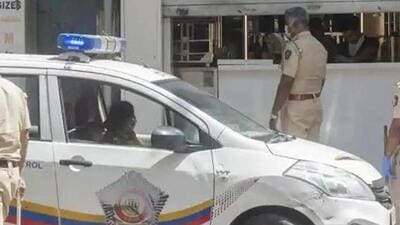 A mob of two women and two men circled them and accused the driver and the two females to be part of a ‘kidnapping gang’ (HT Photo) A mob of two women and two men circled them and accused the driver and the two females to be part of a ‘kidnapping gang’ (HT Photo)