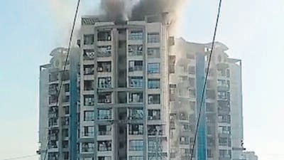 A major fire that broke out in a 15-storey high rise building in Thakurli, Dombivli, on Saturday morning, has left two on ventilator and another two gasping for oxygen (HT Photo)