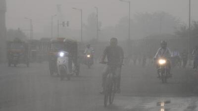 At least 27 monitoring stations in Delhi had readings in the ‘severe’ category at 8am on Saturday. (PTI) At least 27 monitoring stations in Delhi had readings in the ‘severe’ category at 8am on Saturday. (PTI)