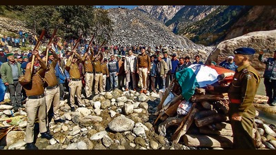 Police personnel pay respects to independent India’s first voter Shyam Saran Negi in Kinnaur. (PTI) Police personnel pay respects to independent India’s first voter Shyam Saran Negi in Kinnaur. (PTI)