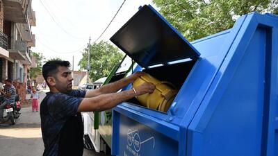 Panchkula residents complain that the garbage trucks are irregular and often do not show up at their doorstep at all. (HT File Photo) Panchkula residents complain that the garbage trucks are irregular and often do not show up at their doorstep at all. (HT File Photo)