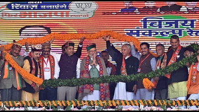 Prime Minister Narender Modi with Himachal Pradesh chief minister Jai Ram Thakur and BJP candidates being garlanded during the Vijay Sankalp rally at Sundernagar in Mandi on Saturday. (ANI) Prime Minister Narender Modi with Himachal Pradesh chief minister Jai Ram Thakur and BJP candidates being garlanded during the Vijay Sankalp rally at Sundernagar in Mandi on Saturday. (ANI)