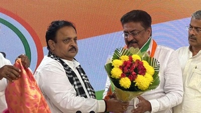Indranil Rajguru, a Rajkot-based realtor who joined AAP in April this year, returned to the Congress after losing the race to be AAP ‘s presumptive chief minister (Twitter/INCGujarat) Indranil Rajguru, a Rajkot-based realtor who joined AAP in April this year, returned to the Congress after losing the race to be AAP ‘s presumptive chief minister (Twitter/INCGujarat)
