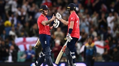 Ben Stokes (L) with Chris Woakes after the win (AAP Image via REUTERS)