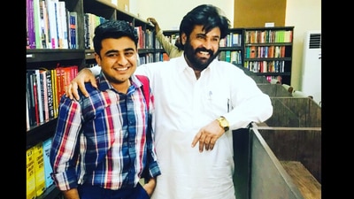 Rajnikanth lookalike in Pakistan. (Twitter/@ImranKhanHara) Rajnikanth lookalike in Pakistan. (Twitter/@ImranKhanHara)