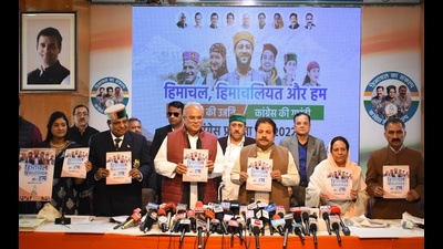 Congress leaders during the release of party manifesto in Shimla on Saturday. (HT Photo) Congress leaders during the release of party manifesto in Shimla on Saturday. (HT Photo)
