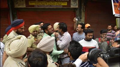 Shiv Sena workers getting shops closed in Amritsar on Saturday in response to the Punjab bandh call given by the right-wing Hindu organisation to protest the killing of their leader Sudhir Suri. (Sameer Sehgal/HT) Shiv Sena workers getting shops closed in Amritsar on Saturday in response to the Punjab bandh call given by the right-wing Hindu organisation to protest the killing of their leader Sudhir Suri. (Sameer Sehgal/HT)