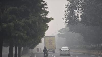 Noida, India, November 04, 2022: Commuters out on a smoggy morning at Sector 65 in Noida, India, on Friday, November 04, 2022. (Photo by Sunil Ghosh / Hindustan Times) (Hindustan Times) Noida, India, November 04, 2022: Commuters out on a smoggy morning at Sector 65 in Noida, India, on Friday, November 04, 2022. (Photo by Sunil Ghosh / Hindustan Times) (Hindustan Times)