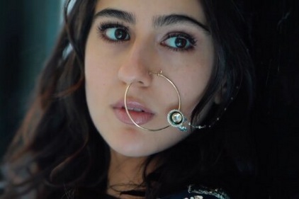 As she flaunts her large nose ring, Sara Ali Khan looks stunning. (Instagram ) As she flaunts her large nose ring, Sara Ali Khan looks stunning. (Instagram )