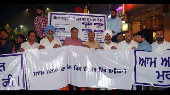 BJP leaders protesting against the AAP at Sarabha Nagar main market on Saturday (Harvinder Singh/HT)