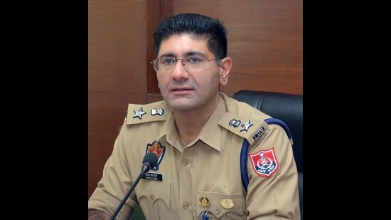 Mohali senior superintendent of police Vivek Sheel Soni on Saturday ordered prompt review of the security provided to around 150 protectees here, including three Shiv Sena leaders. (HT Photo)