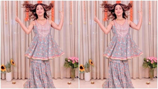 Regarding the design details, Hina Khan's sleeveless kurti from the gharara set features a floral print in pink and ivory hues. It also has a V neckline adorned in mirror embellishments, threadwork and patti embroidery, a cinched detail below the bust, a fit and flare silhouette, contrast pink lining, and scalloped gold gota patti borders. (Instagram)
