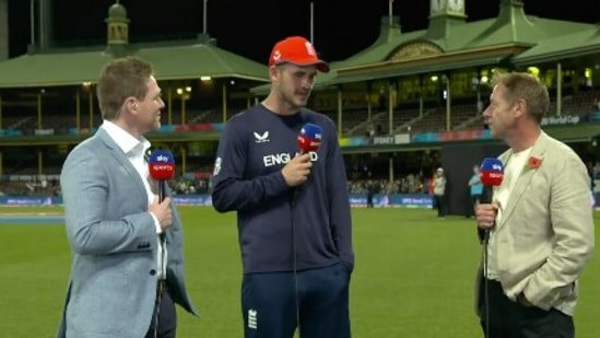 From left: Eoin Morgan, Alex Hales, and Ian Ward(Twitter)