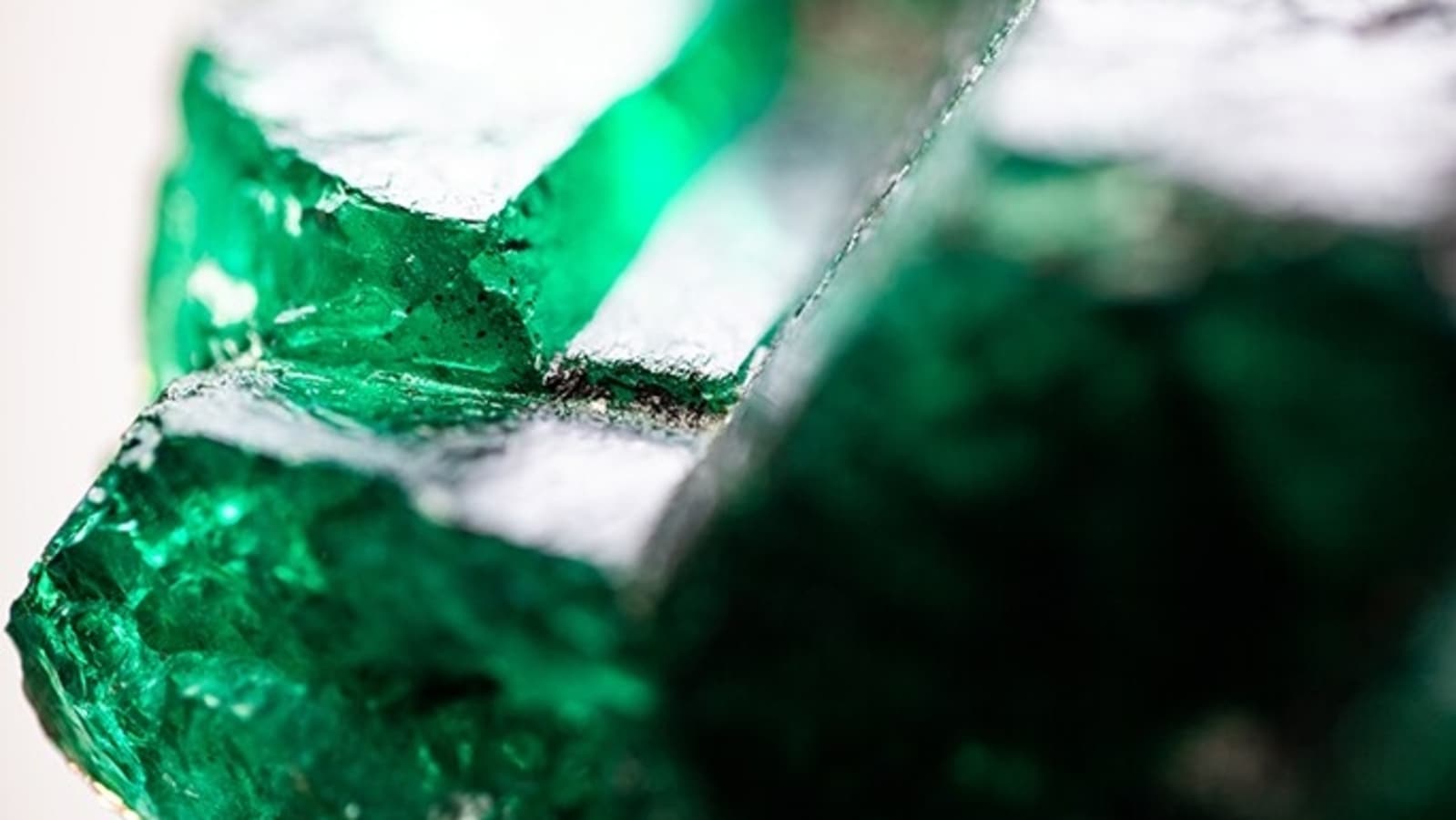 World's largest uncut emerald unearthed in Zambia, reminds people of ...