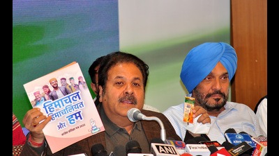 Congress leader Rajiv Shukla in Shimla on Sunday. (Deepak Sansta/HT)