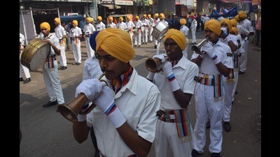 The procession -- which included the reciting of devotional songs and hymns -- was attended by hundreds of devotees. (HT PHOTO)