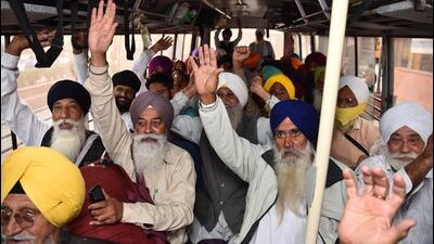 Sikh pilgrims on Sunday leave for Pakistan via the Attari-Wagah border to celebrate Parkash Gurpurab (birth anniversary) of Guru Nanak at his birthplace at Nankana Sahib. (Sameer Sehgal /HT)