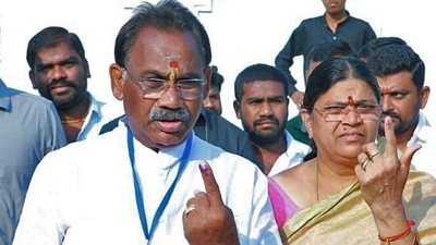 TRS candidate Kusukuntla Prabhakar Reddy shows his inked finger after casting vote for the Munugode by-election on Thursday. (ANI)
