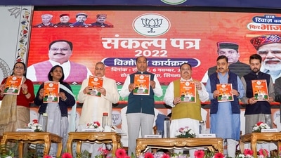 Shimla: BJP National President J.P. Nadda along with Union Minister Anurag Thakur, Himachal Pradesh Chief Minister Jai Ram Thakur and others releases BJP's manifesto for the upcoming Himachal Pradesh Assembly elections, in Shimla, Sunday, Nov. 6, 2022. (PTI Photo)(PTI11_06_2022_000041A) (PTI)