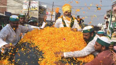 BKU leader Rakesh Tikait during a road show before the Prayagraj kisan mahapanchayat on Sunday. (HT PHOTO) BKU leader Rakesh Tikait during a road show before the Prayagraj kisan mahapanchayat on Sunday. (HT PHOTO)