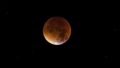 Lunar Eclipse 2022 (Chandra Grahan): Find out which zodiac signs can expect good news. (Johannes Plenio)