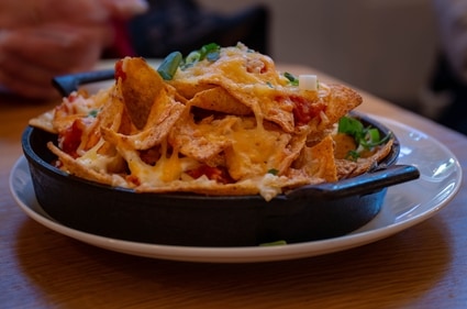 Low-carb cheesy nachos recipe (Unsplash)