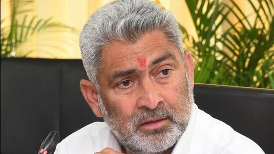 Punjab food, civil supplies and consumer affairs minister Lal Chand Kataruchak on Sunday said that during the ongoing paddy procurement in the state, payment of ₹5,334.54 crore was credited directly to the accounts of 1.84 lakh farmers on Saturday. (Twitter)