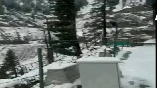 The Mughal Road, with more than five inches of snow on the ground between Poshana and Peer Ki Gali.(ANI)