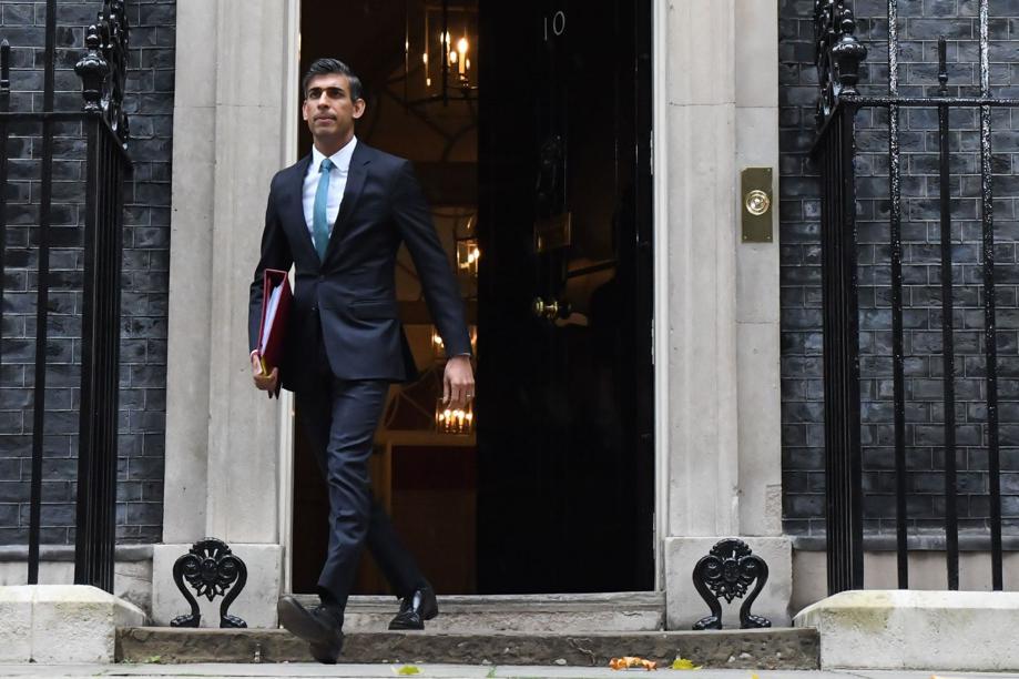 The British PM looks dashing in a custom-made navy suit. (Twitter) The British PM looks dashing in a custom-made navy suit. (Twitter)