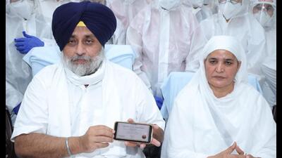 SAD chief Sukhbir Singh Badal and Bibi Jagir Kaur. SAD chief Sukhbir Singh Badal and Bibi Jagir Kaur.