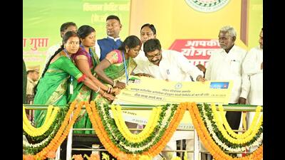Jharkhand CM Hemant Soren at Sarkar Aapke Dwar programme in Jamshedpur on Monday. (HT Photo) Jharkhand CM Hemant Soren at Sarkar Aapke Dwar programme in Jamshedpur on Monday. (HT Photo)