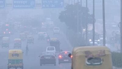 Visuals from areas Akshardham Temple and Anand Vihar as Delhi sees smog amid rising pollution levels. (ANI Image) Visuals from areas Akshardham Temple and Anand Vihar as Delhi sees smog amid rising pollution levels. (ANI Image)